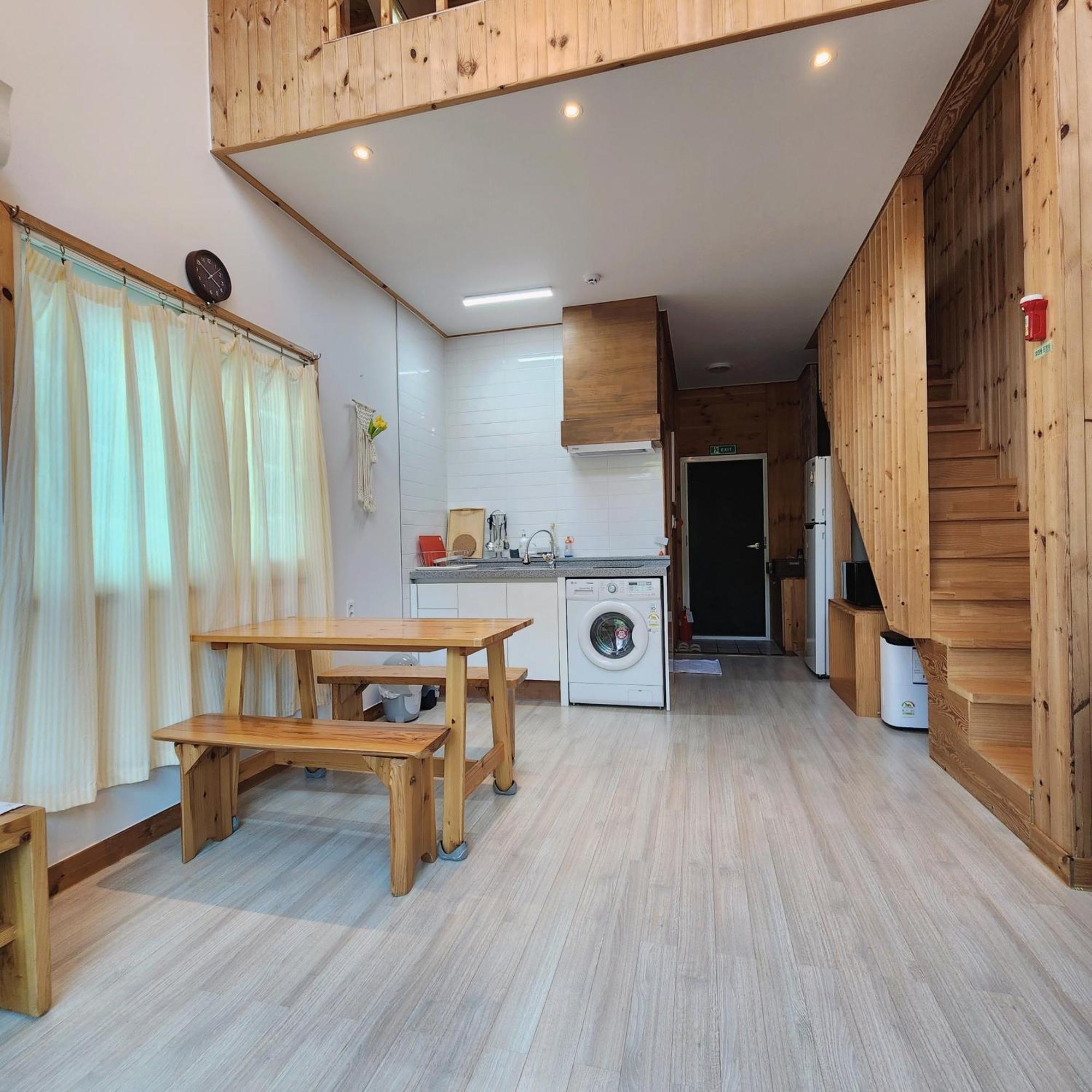 Jeju 542 Pension Seogwipo Eksteriør billede